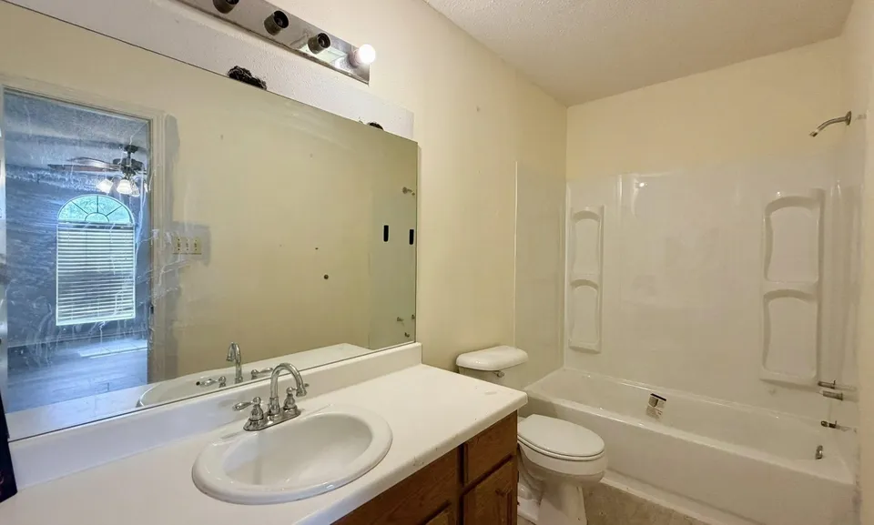 806-Cupid-Ln_Laredo_TX_78045_M82984-31010