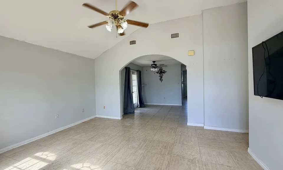 806-Cupid-Ln_Laredo_TX_78045_M82984-31010