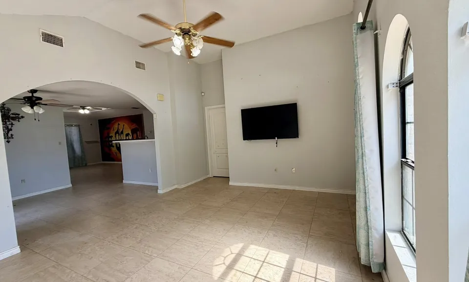 806-Cupid-Ln_Laredo_TX_78045_M82984-31010
