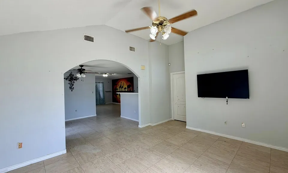 806-Cupid-Ln_Laredo_TX_78045_M82984-31010