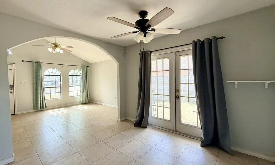 806-Cupid-Ln_Laredo_TX_78045_M82984-31010