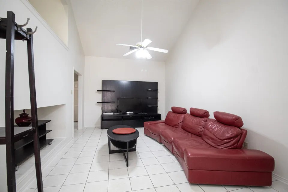 8801-McPherson-Rd-Apt-2E_Laredo_TX_78045_M74371-92334