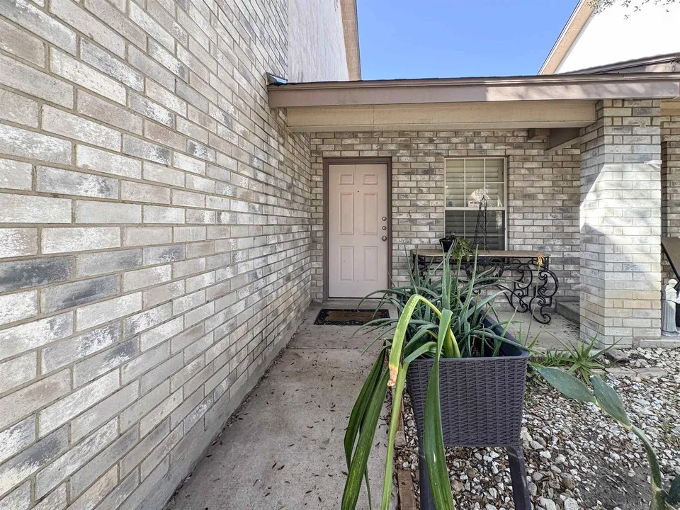 8801-McPherson-Rd-Apt-2E_Laredo_TX_78045_M74371-92334