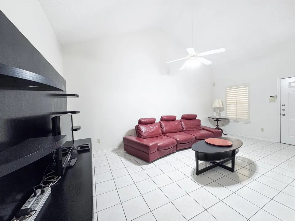 8801-McPherson-Rd-Apt-2E_Laredo_TX_78045_M74371-92334