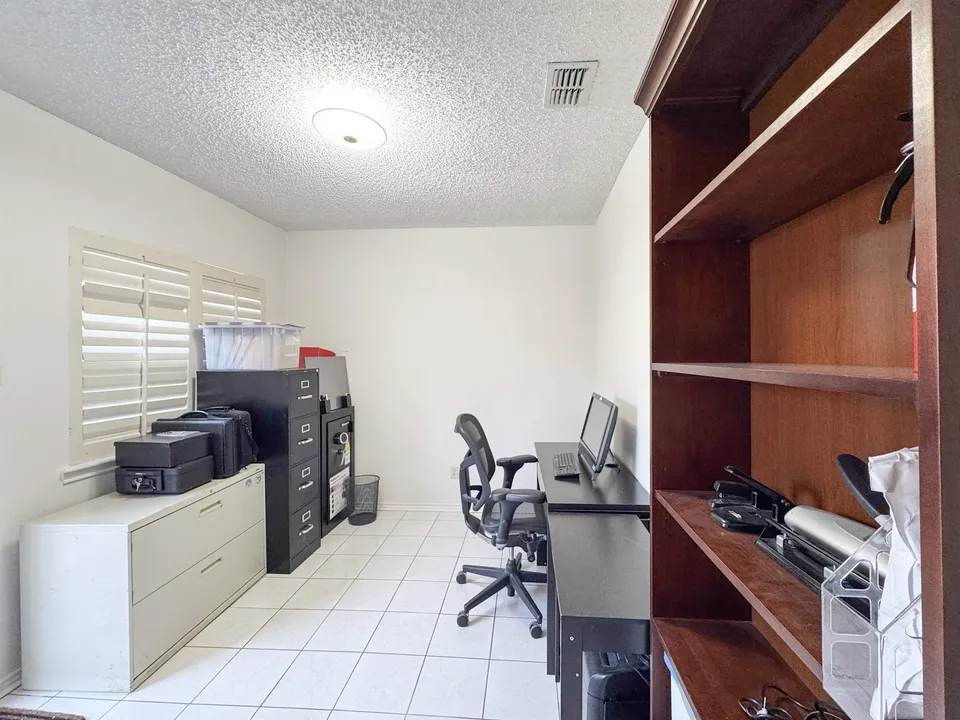 8801-McPherson-Rd-Apt-2E_Laredo_TX_78045_M74371-92334