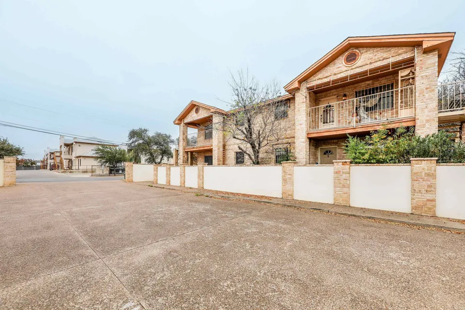 607-Gale-St-Apt-2_Laredo_TX_78041_M80748-10470