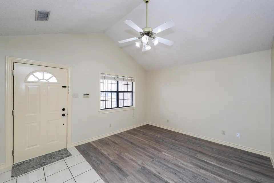 607-Gale-St-Apt-2_Laredo_TX_78041_M80748-10470