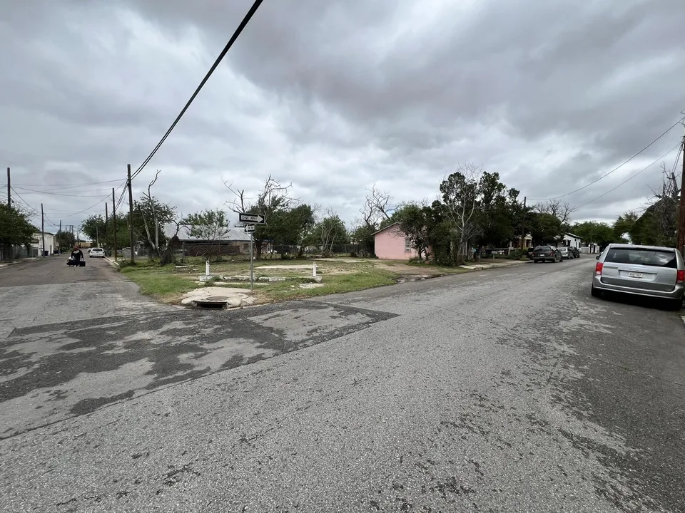 610-Santa-Cleotilde-Ave_Laredo_TX_78040_M72880-26396