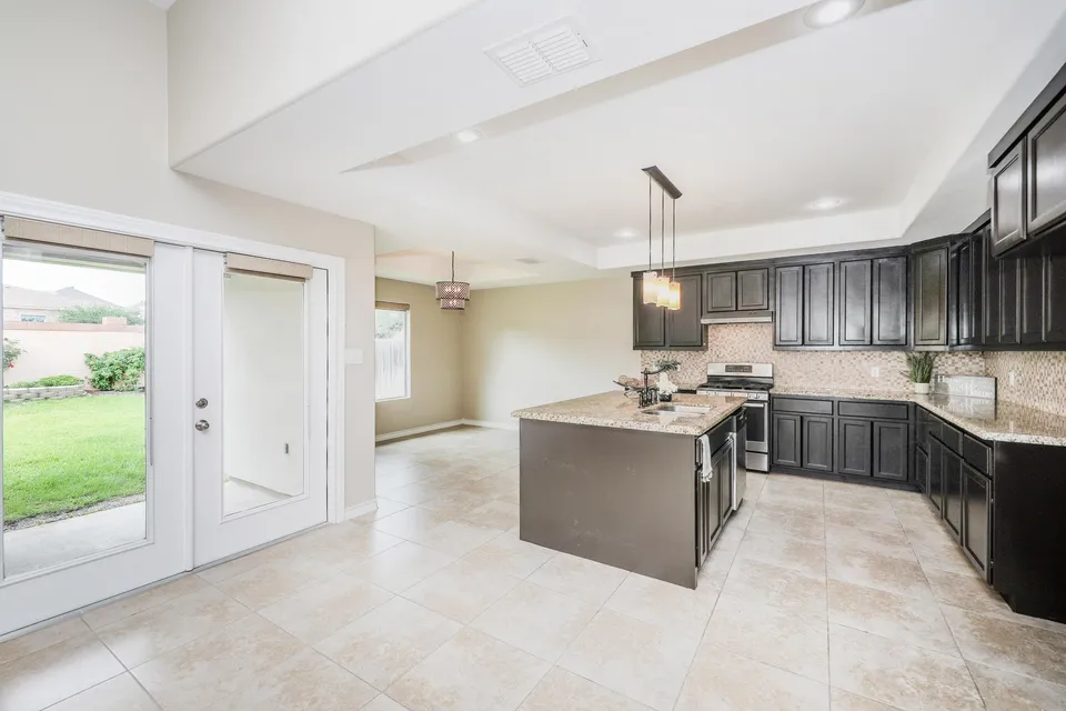 210-Bluff-Oak-Dr_Laredo_TX_78045_M83034-50019