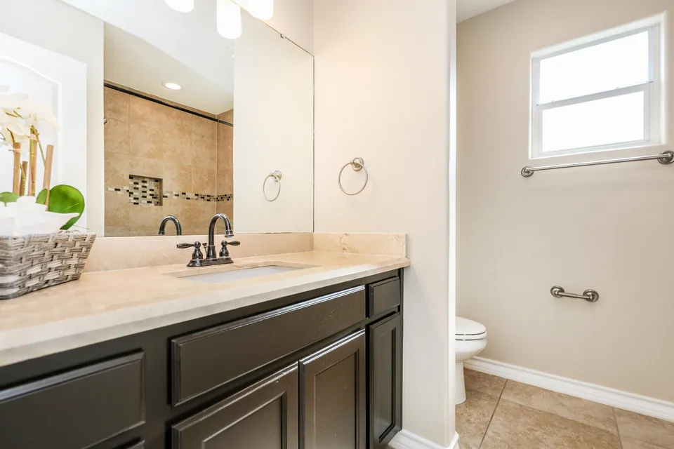 210-Bluff-Oak-Dr_Laredo_TX_78045_M83034-50019