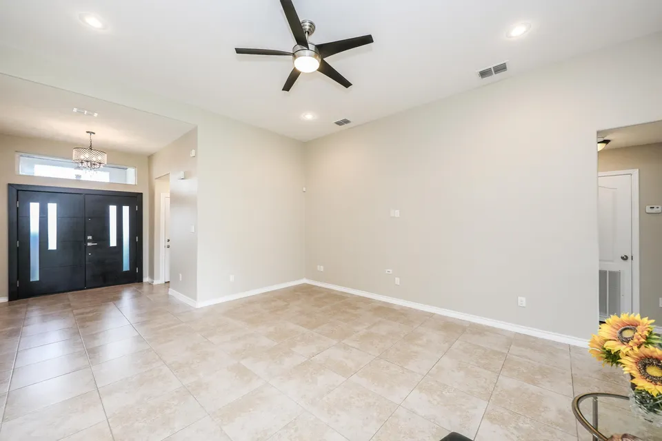 210-Bluff-Oak-Dr_Laredo_TX_78045_M83034-50019