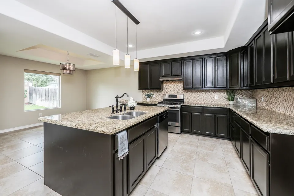 210-Bluff-Oak-Dr_Laredo_TX_78045_M83034-50019