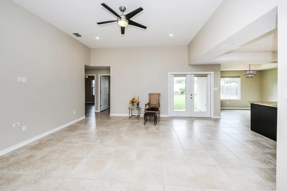 210-Bluff-Oak-Dr_Laredo_TX_78045_M83034-50019