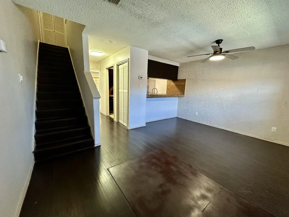 8915-McPherson-Rd-Apt-26_Laredo_TX_78045_M82940-46408