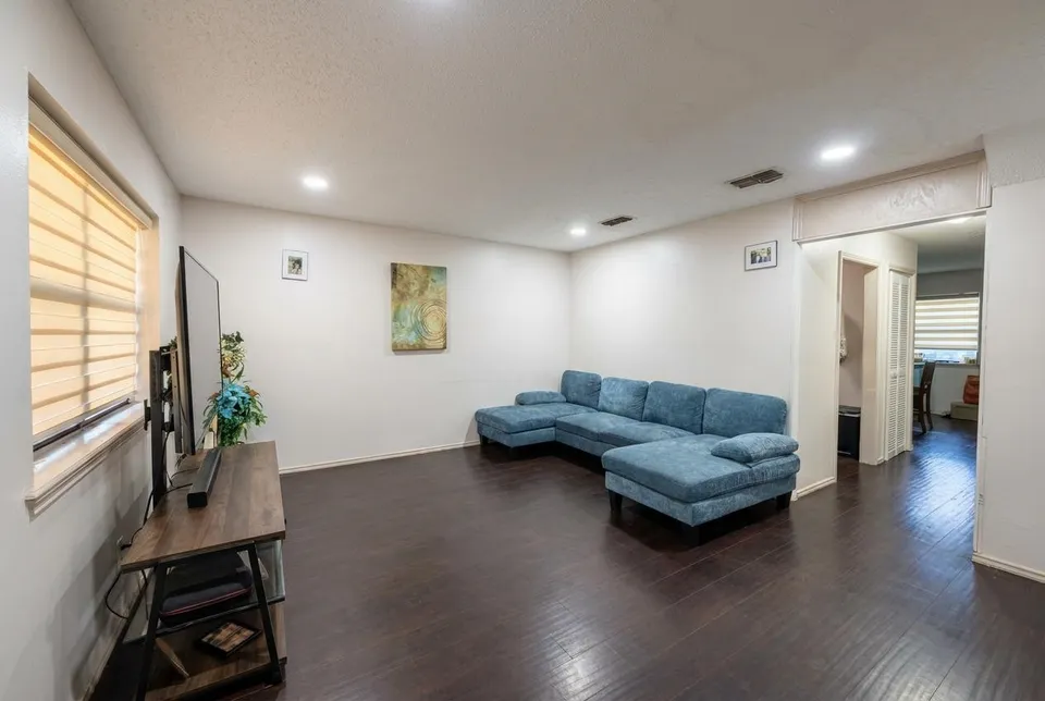 8915-McPherson-Rd-Apt-26_Laredo_TX_78045_M82940-46408