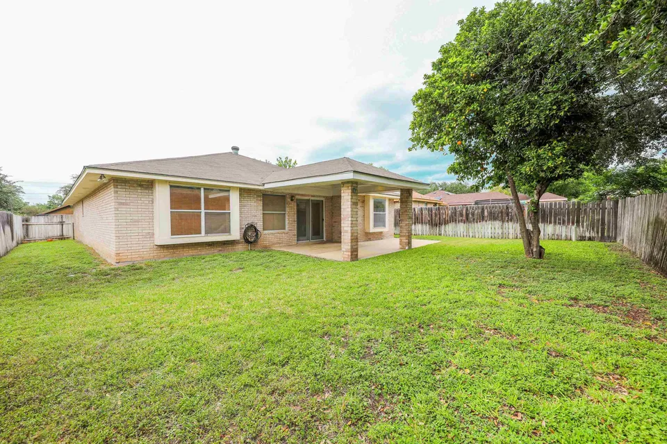 423-Saint-Croix-Dr_Laredo_TX_78045_M76585-00246