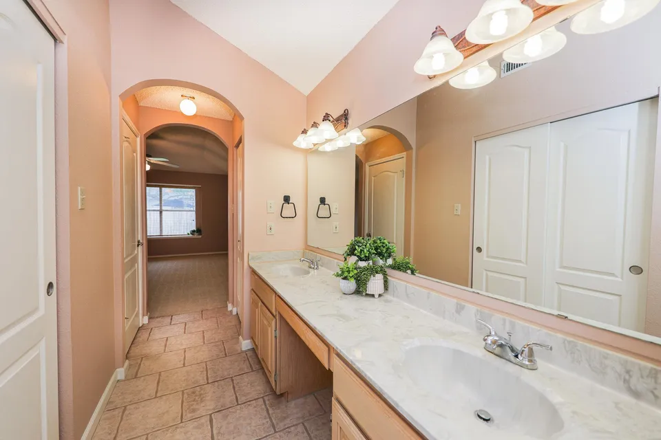 423-Saint-Croix-Dr_Laredo_TX_78045_M76585-00246