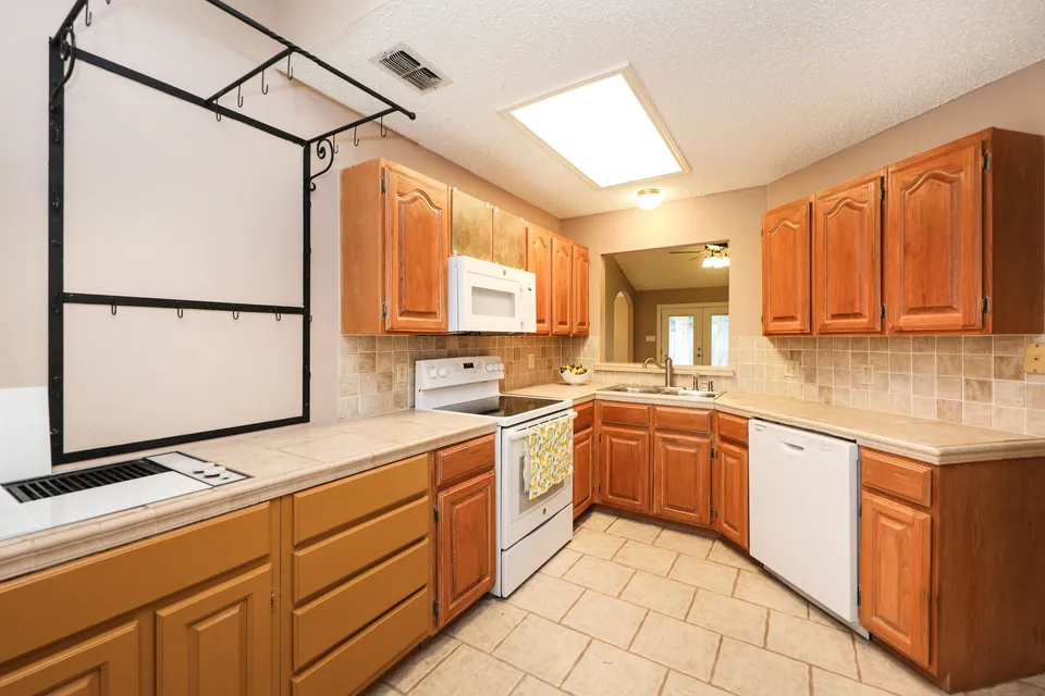 423-Saint-Croix-Dr_Laredo_TX_78045_M76585-00246