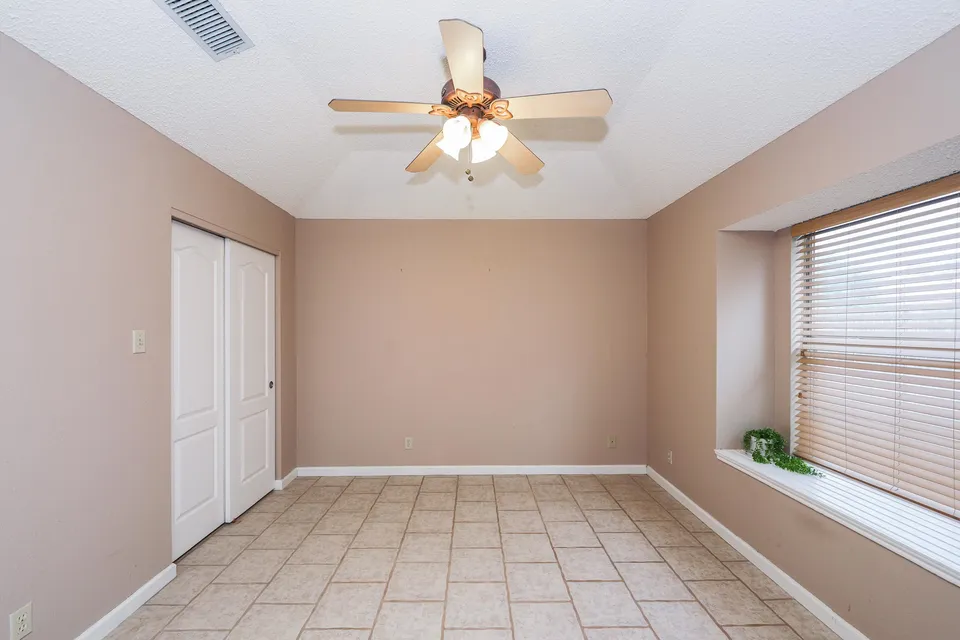 423-Saint-Croix-Dr_Laredo_TX_78045_M76585-00246
