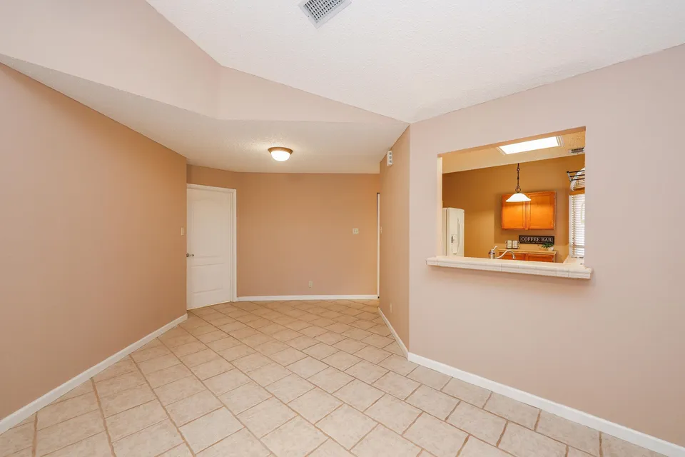423-Saint-Croix-Dr_Laredo_TX_78045_M76585-00246