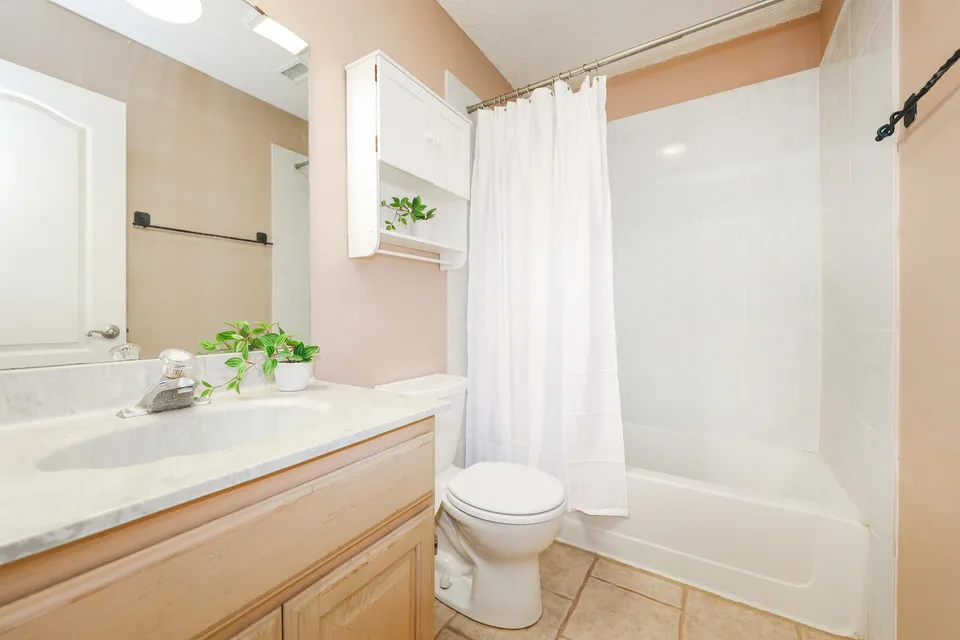 423-Saint-Croix-Dr_Laredo_TX_78045_M76585-00246