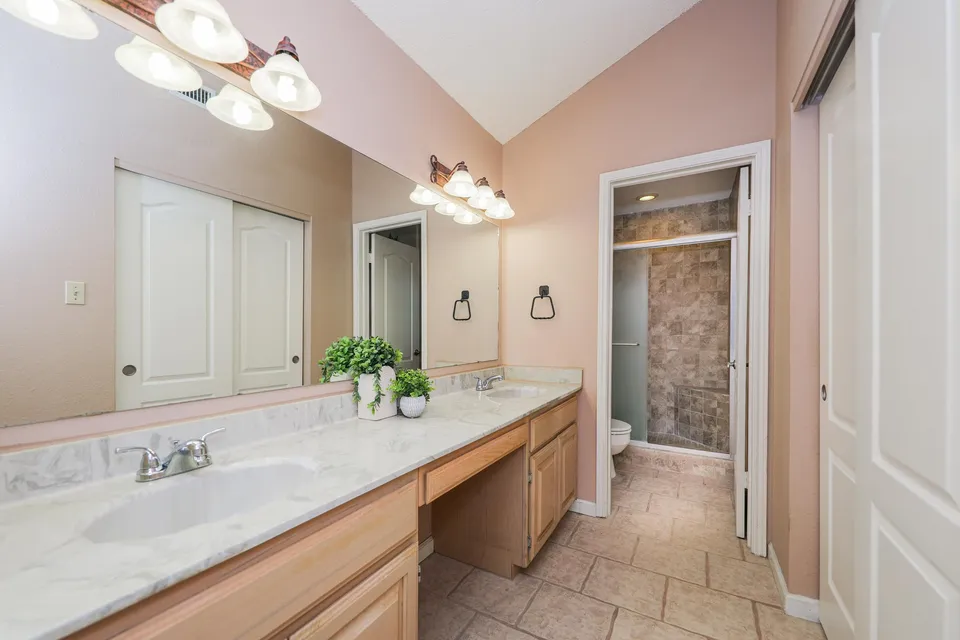 423-Saint-Croix-Dr_Laredo_TX_78045_M76585-00246