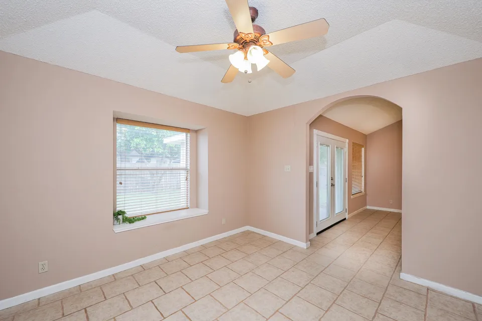423-Saint-Croix-Dr_Laredo_TX_78045_M76585-00246