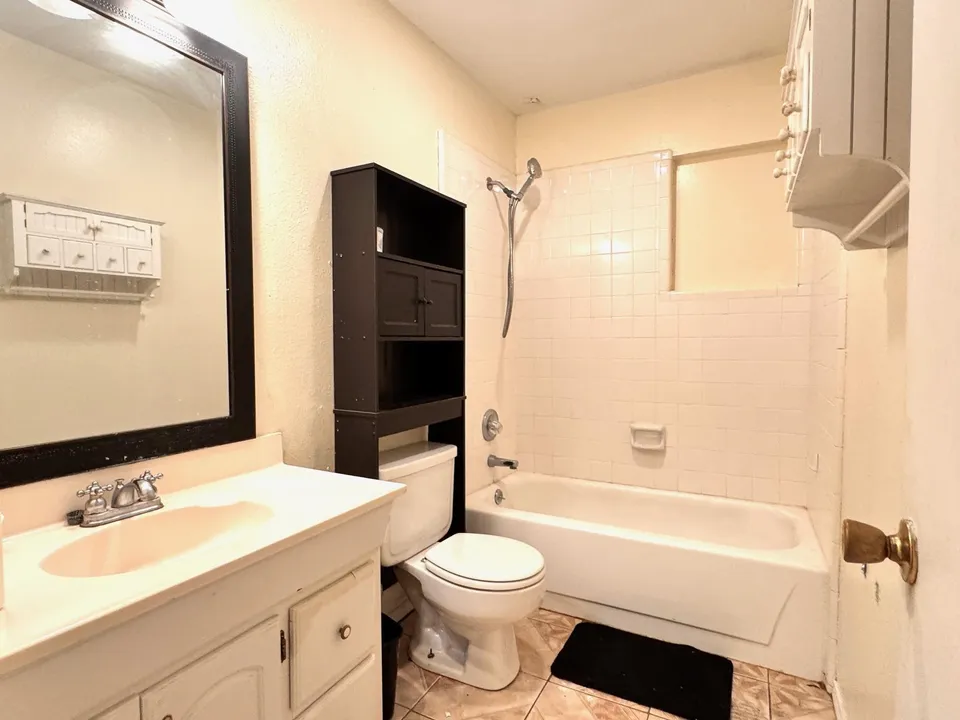 5116-Haynes-Ave_Laredo_TX_78041_M73947-69170