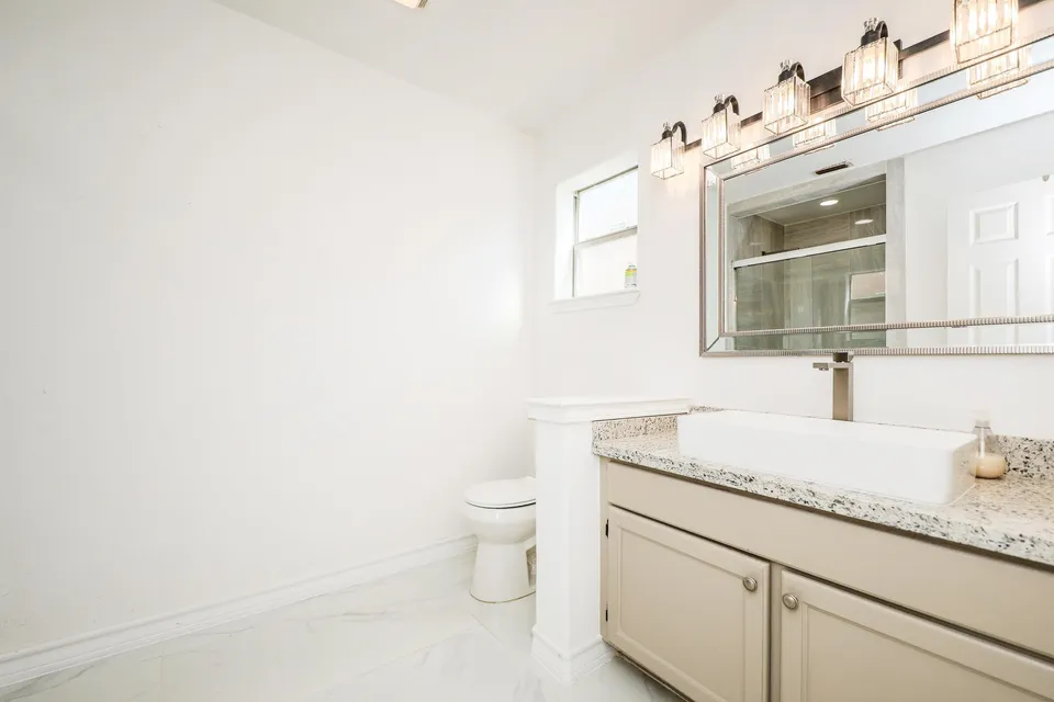 129-North-Ave_Laredo_TX_78045_M70186-61895