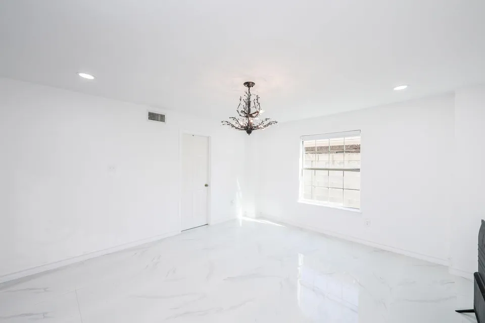 129-North-Ave_Laredo_TX_78045_M70186-61895