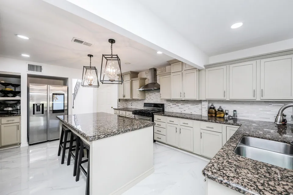 129-North-Ave_Laredo_TX_78045_M70186-61895