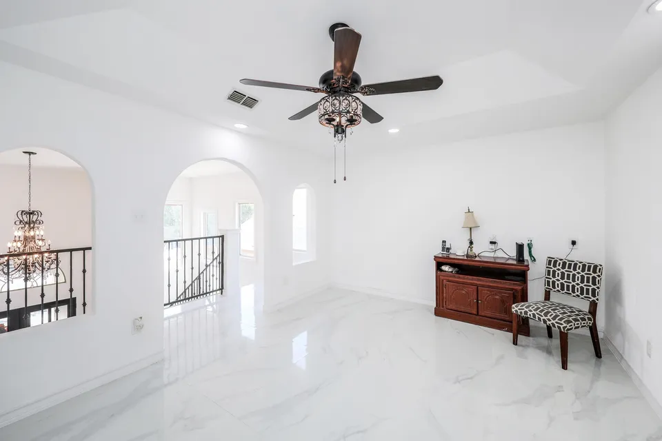 129-North-Ave_Laredo_TX_78045_M70186-61895