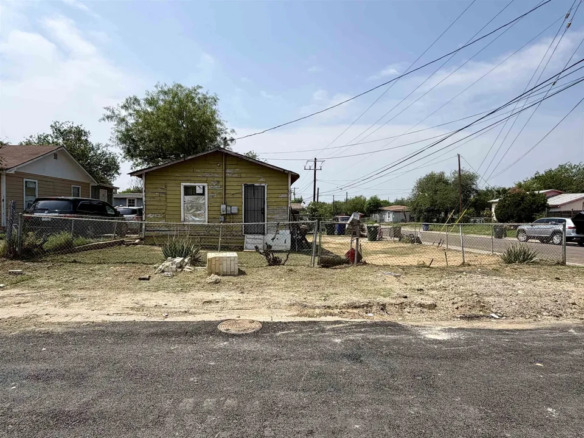901-E-Price-St_Laredo_TX_78040_M71921-93952