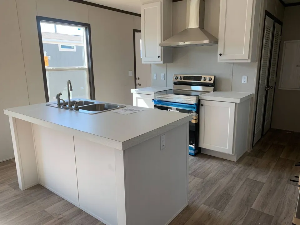 301-International-Blvd-Trlr-H8_Laredo_TX_78045_M70878-00826