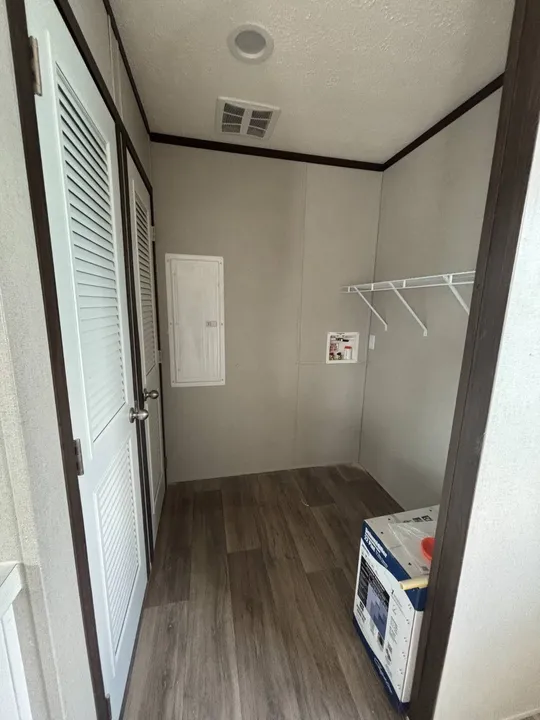 301-International-Blvd-Trlr-H8_Laredo_TX_78045_M70878-00826
