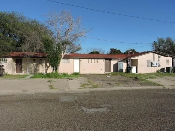 2205-N-Mendiola-Ave_Laredo_TX_78043_M71356-30977
