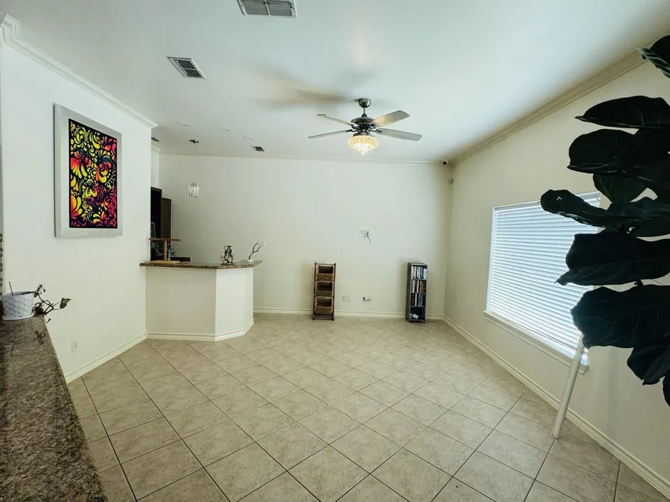 102-Cardinal-Ln_Laredo_TX_78045_M81463-63220