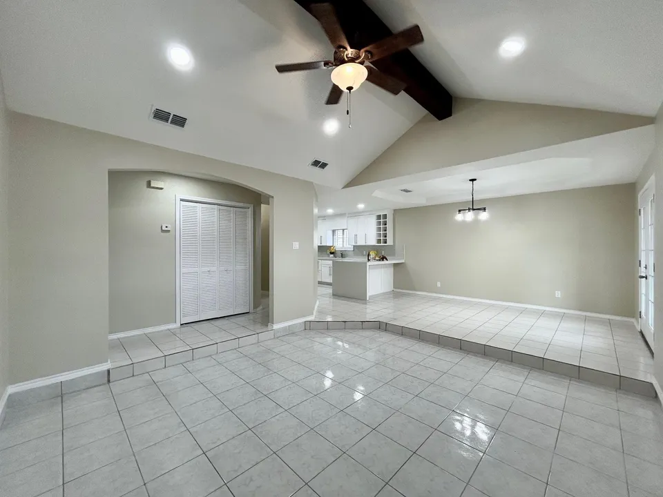 8912-Liberty-Loop_Laredo_TX_78045_M70473-66088