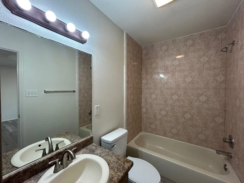 4248-Dorel-Dr-Apt-102E_Laredo_TX_78043_M76308-86855
